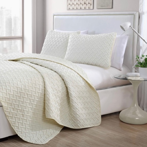 VCNY Other - VCNY Home |Nina three piece Full/Queen Embossed Quil Set.